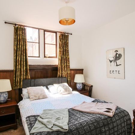 Chetwynd Lodge Стаффорд Екстер'єр фото