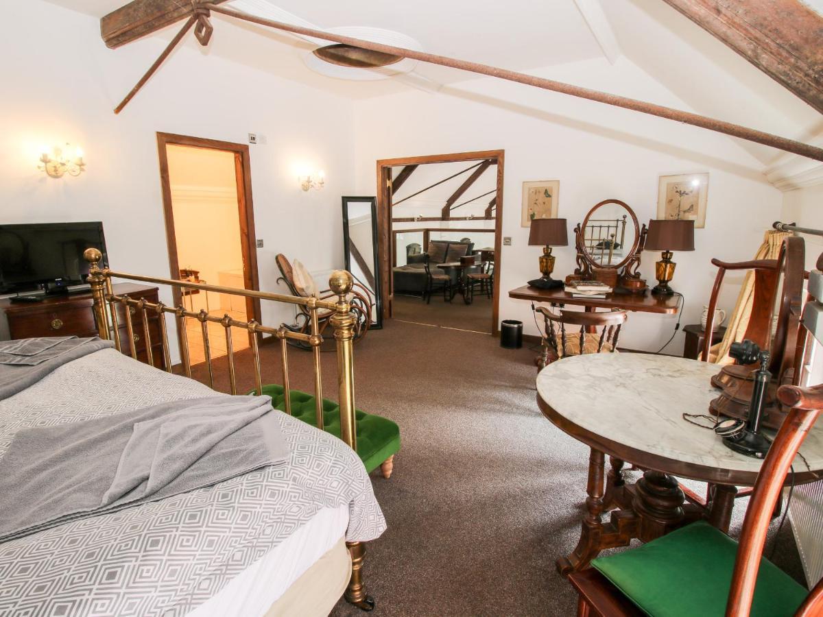Chetwynd Lodge Стаффорд Екстер'єр фото