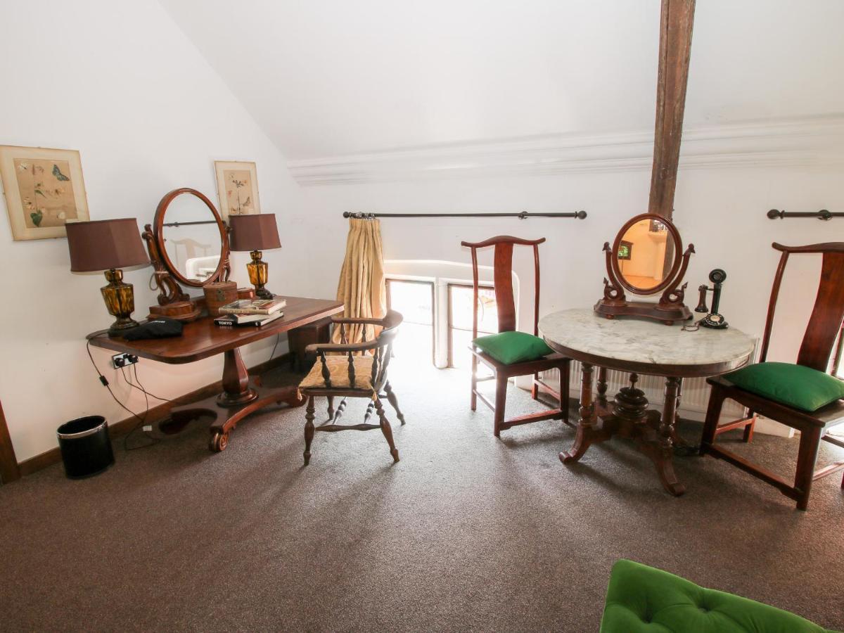 Chetwynd Lodge Стаффорд Екстер'єр фото