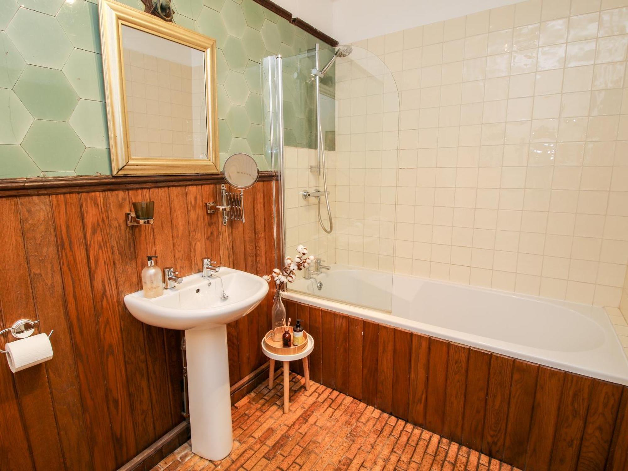 Chetwynd Lodge Стаффорд Екстер'єр фото